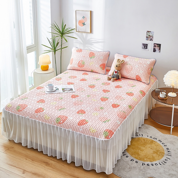 91家纺网 家纺一手货源 找家纺 爱上家居 2024新款印花凉席床裙床单款夏被-床裙款 甜蜜草莓