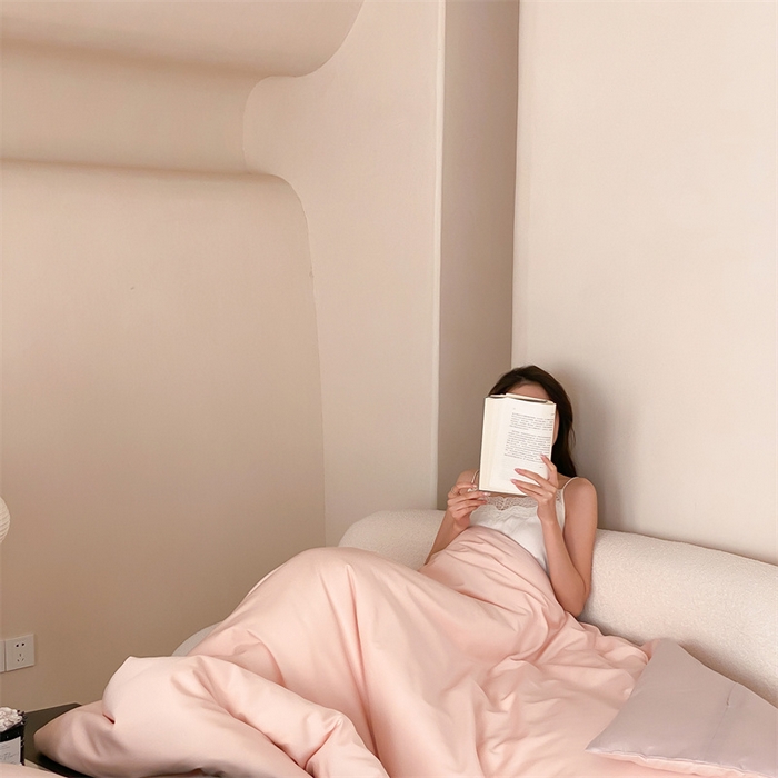 91家纺网 家纺一手货源 找家纺 荣轩家纺   2024年新款天丝棉四件套 遇见-草莓甜筒