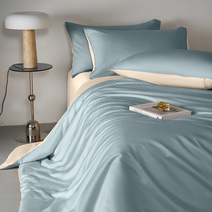 91家纺网 家纺一手货源 找家纺 秀色家纺 2025新款轻奢60支贡缎高支贡缎长绒棉全棉四件套简约纯色床上被套床单床笠式 米朵-天空蓝+奶昔白