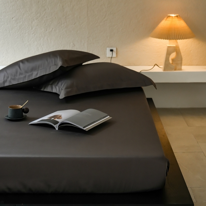 91家纺网 家纺一手货源 找家纺 秀色家纺 2025新款高端酒店50支贡缎长绒棉床笠单件纯棉全棉贡缎可裸睡单双人床上用品 梦易-帝王灰