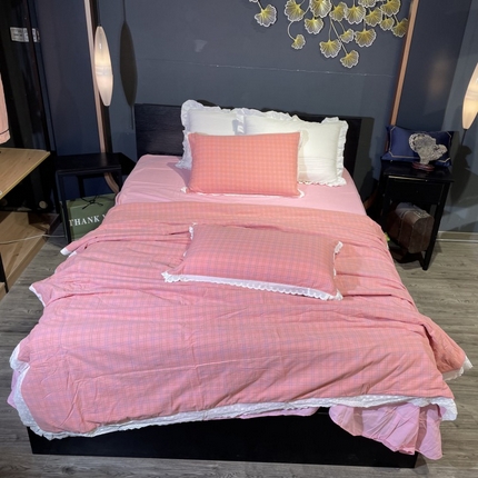 91家纺网 家纺一手货源 找家纺 玖玖爱家纺 2024新款全棉水洗棉被套式多功能夏被四件套 玫红格