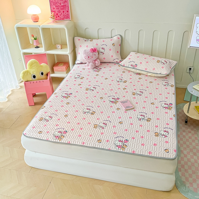 91家纺网 家纺一手货源 找家纺 金爱家 2024新款A类三丽鸥高品质可组合凉感丝乳胶席牛奶丝针织棉软糯夏被四件套 乳胶席-草莓kitty