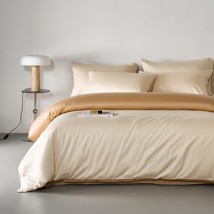 91家纺网 家纺一手货源 找家纺 秀色家纺 2025新款轻奢60支贡缎高支贡缎长绒棉全棉四件套简约纯色床上被套床单床笠式 米朵-奶昔白香槟金