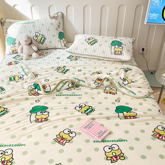 91家纺网 家纺一手货源 找家纺 金爱家 2024新款A类三丽鸥高品质可组合凉感丝乳胶席牛奶丝针织棉软糯夏被四件套 乳胶席-绿绿大眼蛙