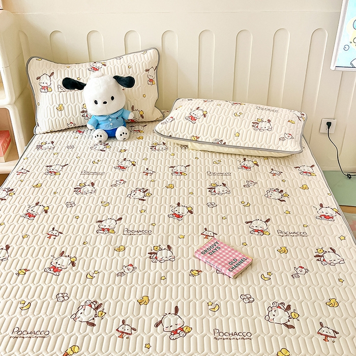 91家纺网 家纺一手货源 找家纺 金爱家 2024新款A类三丽鸥高品质可组合凉感丝乳胶席牛奶丝针织棉软糯夏被四件套 乳胶席-小鸡帕恰狗