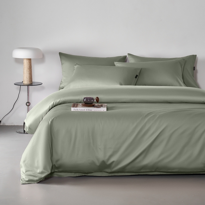 91家纺网 家纺一手货源 找家纺 秀色家纺 2025新款轻奢60支贡缎高支贡缎长绒棉全棉四件套简约纯色床上被套床单床笠式 米朵-松绿