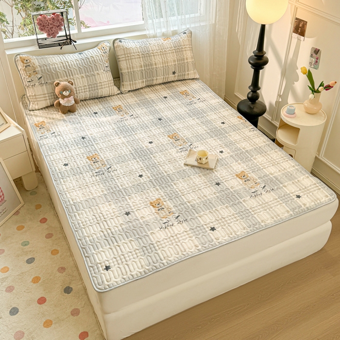 91家纺网 家纺一手货源 找家纺 佰亿莱2024新款小清新印花乳胶凉席 格子熊