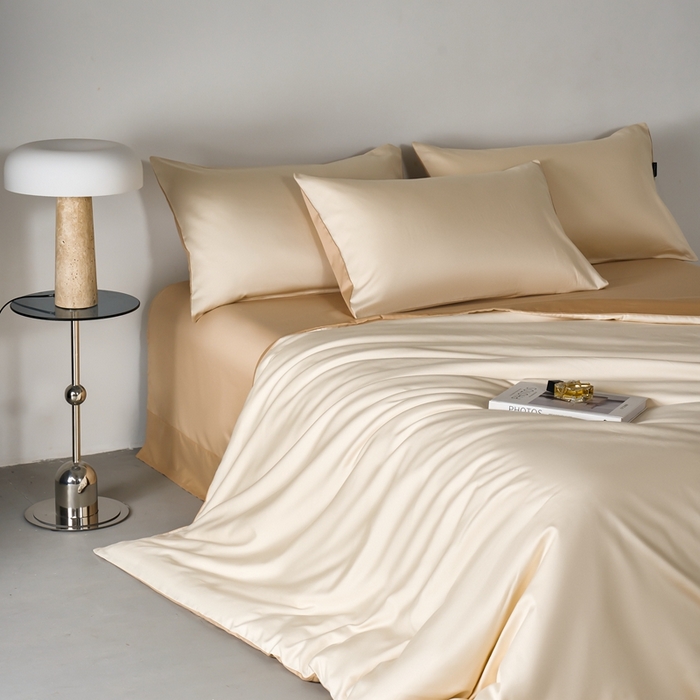 91家纺网 家纺一手货源 找家纺 秀色家纺 2025新款轻奢60支贡缎高支贡缎长绒棉全棉四件套简约纯色床上被套床单床笠式 米朵-奶昔白香槟金