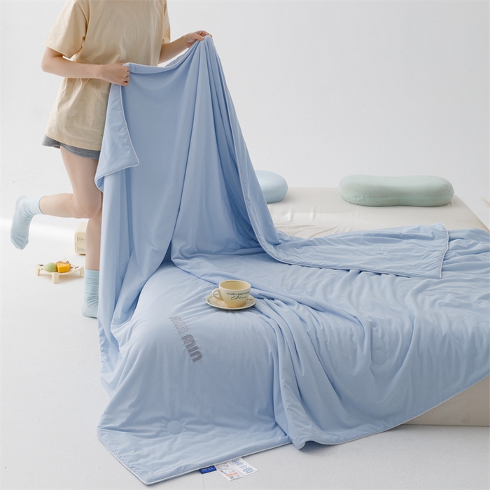 91家纺网 家纺一手货源 找家纺 丝幔家纺 2025新款A类提花绣花凉感夏被 被子被芯 海洋蓝