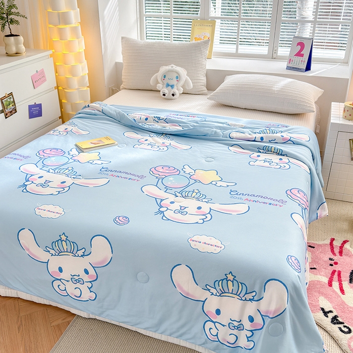 91家纺网 家纺一手货源 找家纺 博雅 2024新款三丽鸥正版系列A类牛奶丝软糯针织棉大豆纤维夏被 针织棉（带防伪标）旅行玉桂狗