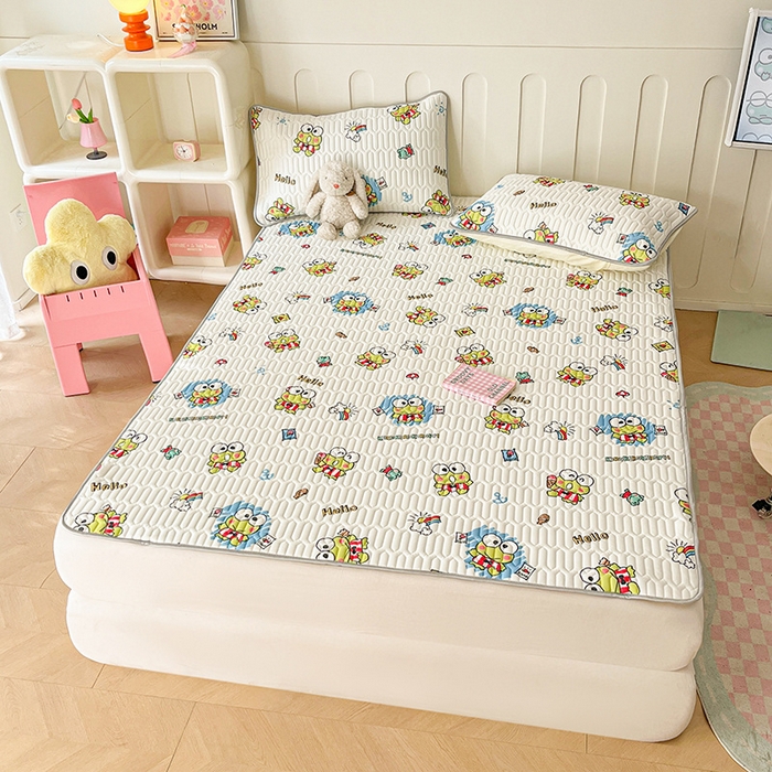 91家纺网 家纺一手货源 找家纺 金爱家 2024新款A类三丽鸥高品质可组合凉感丝乳胶席牛奶丝针织棉软糯夏被四件套 乳胶席-彩虹大眼蛙