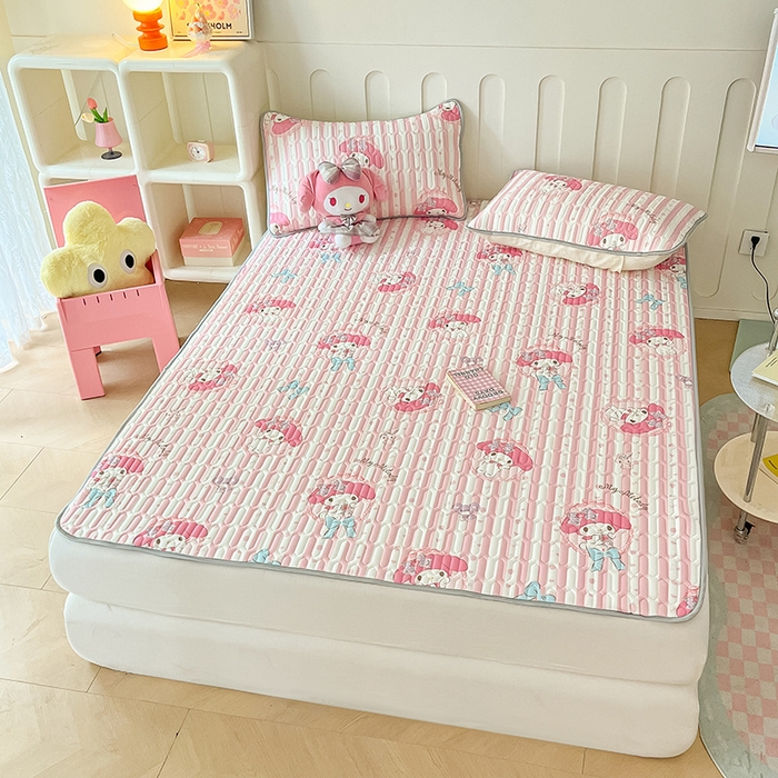 91家纺网 家纺一手货源 找家纺 金爱家 2024新款A类三丽鸥高品质可组合凉感丝乳胶席牛奶丝针织棉软糯夏被四件套 乳胶席-粉粉美乐蒂