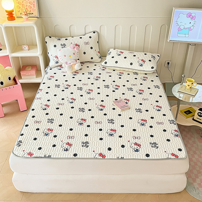 91家纺网 家纺一手货源 找家纺 金爱家 2024新款A类三丽鸥高品质可组合凉感丝乳胶席牛奶丝针织棉软糯夏被四件套 乳胶席-波点kitty