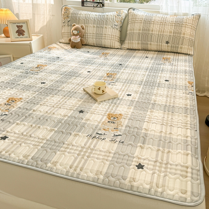 91家纺网 家纺一手货源 找家纺 佰亿莱2024新款小清新印花乳胶凉席 格子熊