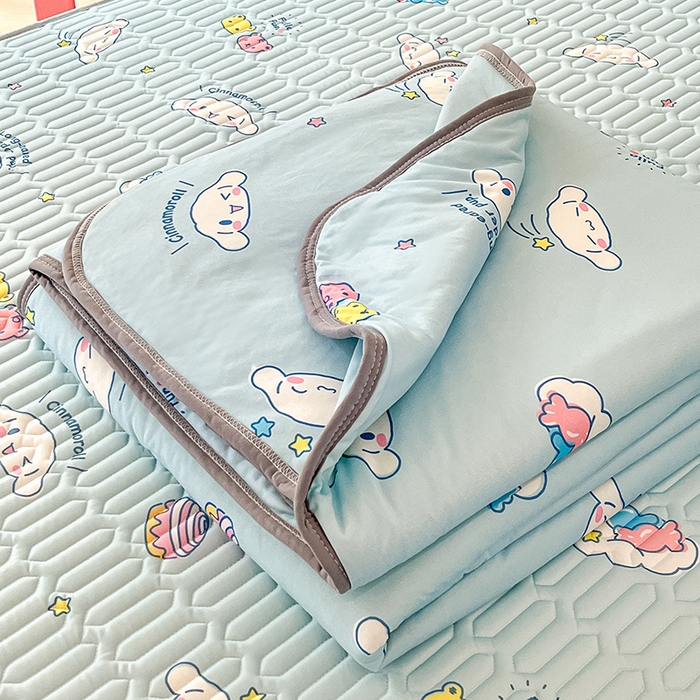 91家纺网 家纺一手货源 找家纺 金爱家 2024新款A类三丽鸥高品质可组合凉感丝乳胶席牛奶丝针织棉软糯夏被四件套 乳胶席-可爱玉桂狗