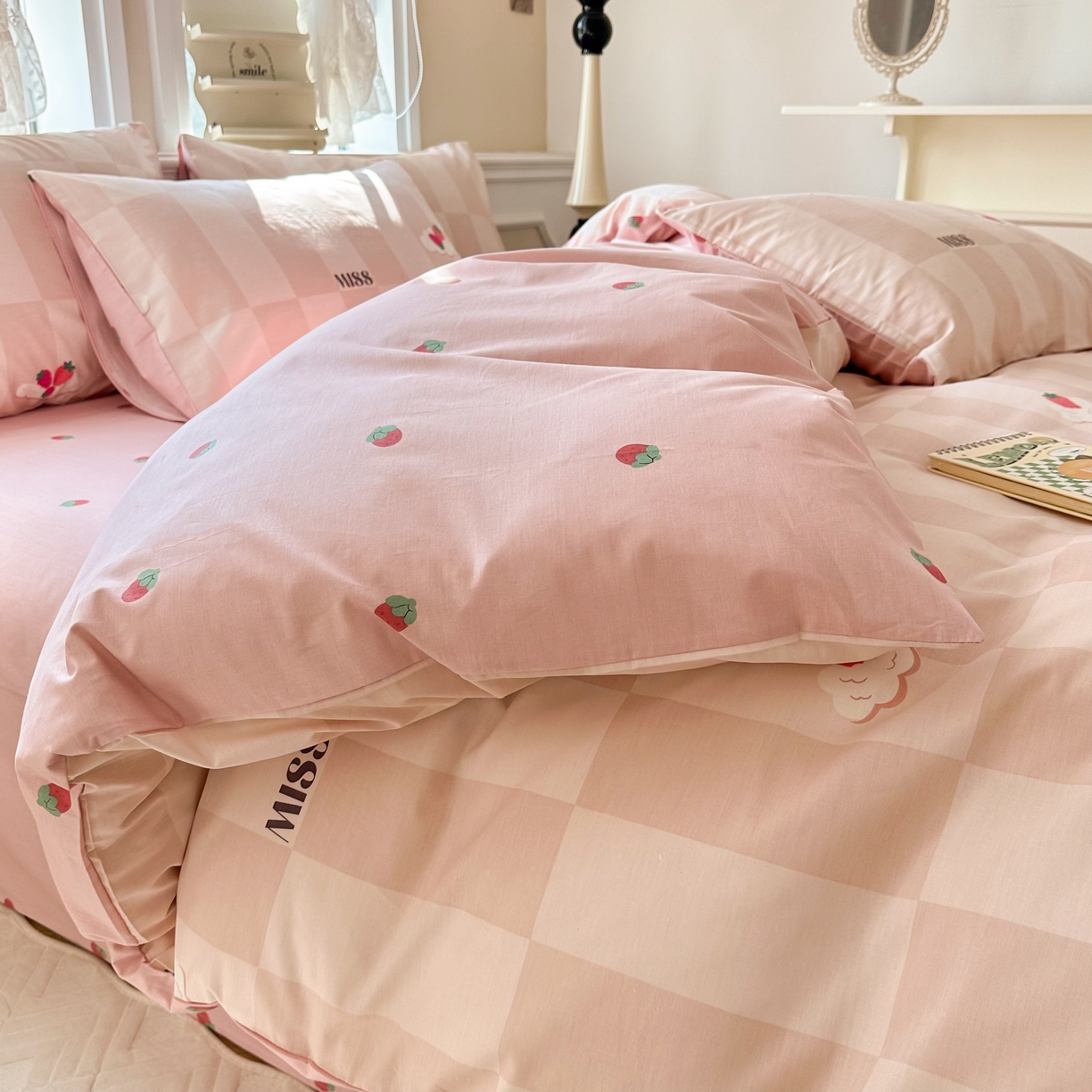 91家纺网 家纺一手货源 找家纺 晨希家居 2024新款小清新全棉印花四件套 草莓派