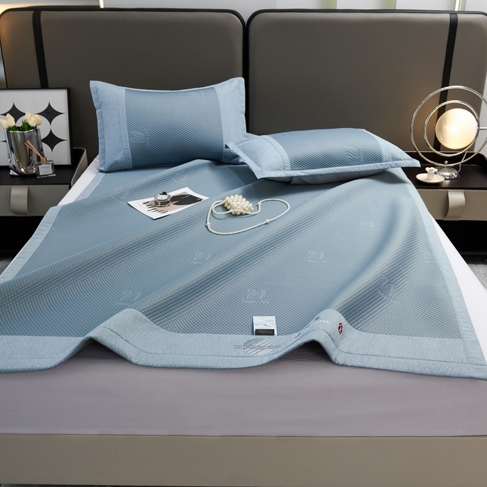 91家纺网 家纺一手货源 找家纺 青雅席业 2025新款A类母婴级刺绣冰豆豆凉席 天鹅湖-蓝