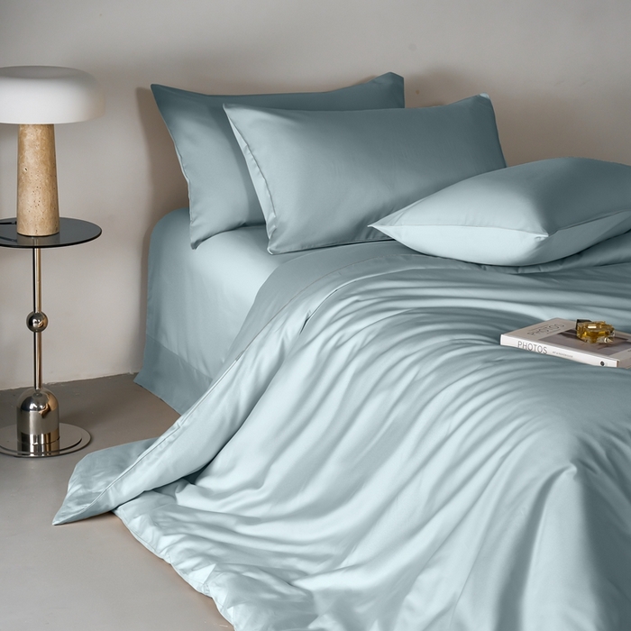 91家纺网 家纺一手货源 找家纺 秀色家纺 2025新款轻奢60支贡缎高支贡缎长绒棉全棉四件套简约纯色床上被套床单床笠式 米朵-天空蓝