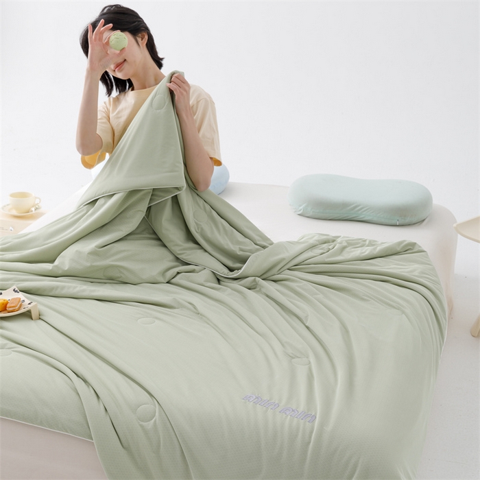 91家纺网 家纺一手货源 找家纺 丝幔家纺 2025新款A类提花绣花凉感夏被 被子被芯 抹茶绿