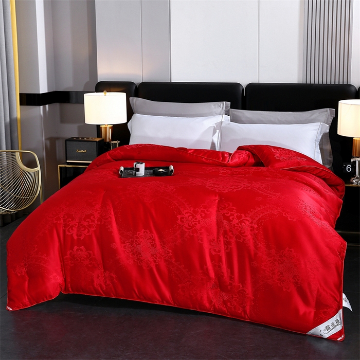 91家纺网 家纺一手货源 找家纺 恒鑫家纺 2025新款提花蚕丝被 大红色