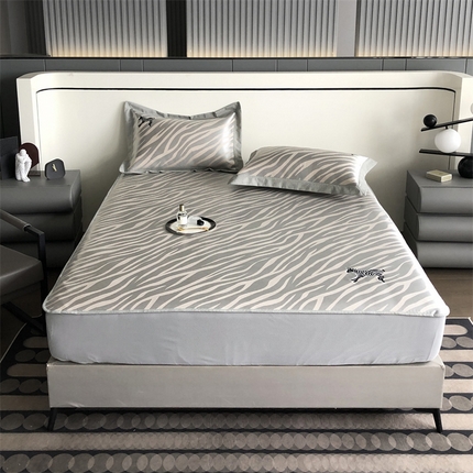 91家纺网 家纺一手货源 找家纺 （总）三味舒屋 2025新款凉感马德里冰丝提花刺绣凉席