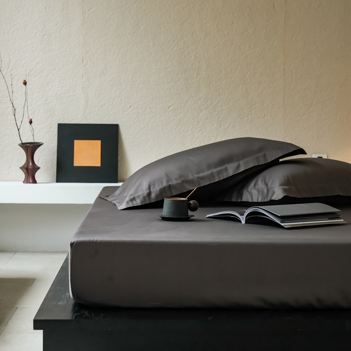 91家纺网 家纺一手货源 找家纺 秀色家纺 2025新款高端酒店50支贡缎长绒棉床笠单件纯棉全棉贡缎可裸睡单双人床上用品 梦易-帝王灰