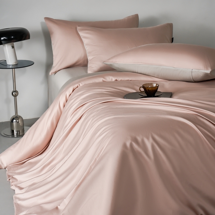 91家纺网 家纺一手货源 找家纺 秀色家纺 2025新款轻奢60支贡缎高支贡缎长绒棉全棉四件套简约纯色床上被套床单床笠式 米朵-蕊粉灰