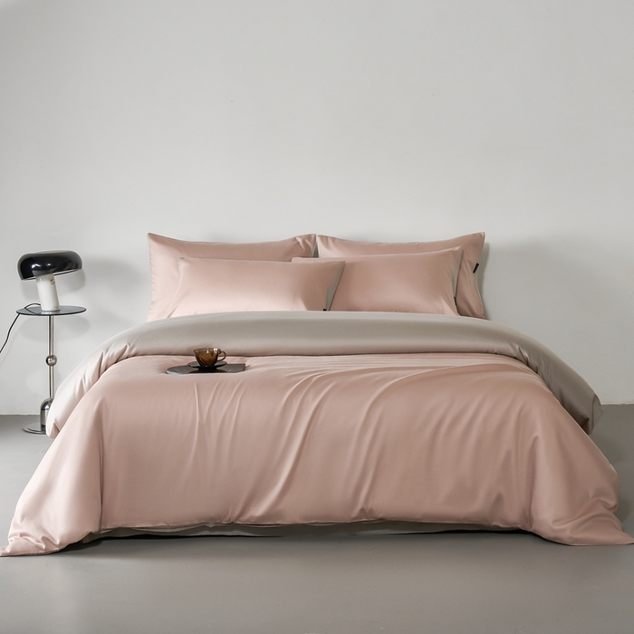 91家纺网 家纺一手货源 找家纺 秀色家纺 2025新款轻奢60支贡缎高支贡缎长绒棉全棉四件套简约纯色床上被套床单床笠式 米朵-蕊粉灰