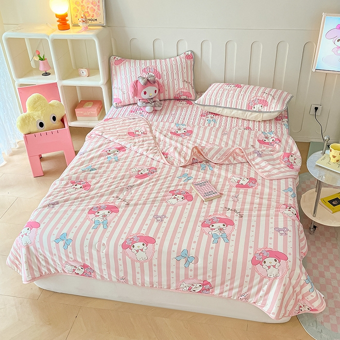 91家纺网 家纺一手货源 找家纺 金爱家 2024新款A类三丽鸥高品质可组合凉感丝乳胶席牛奶丝针织棉软糯夏被四件套 乳胶席-粉粉美乐蒂