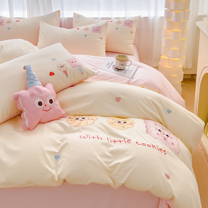 91家纺网 家纺一手货源 找家纺 亲亲公主 2025新款全棉可爱刺绣四件套 粉色曲奇