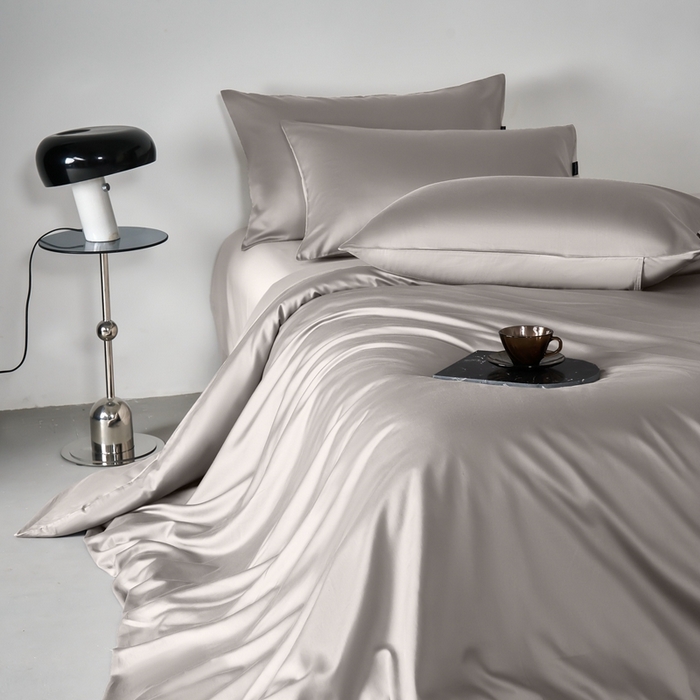 91家纺网 家纺一手货源 找家纺 秀色家纺 2025新款轻奢60支贡缎高支贡缎长绒棉全棉四件套简约纯色床上被套床单床笠式 米朵-烟墨灰