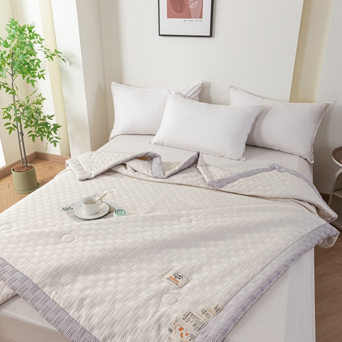 91家纺网 家纺一手货源 找家纺 爱宝被业 2025新款华夫格提花针织棉纤维夏被 奶油白