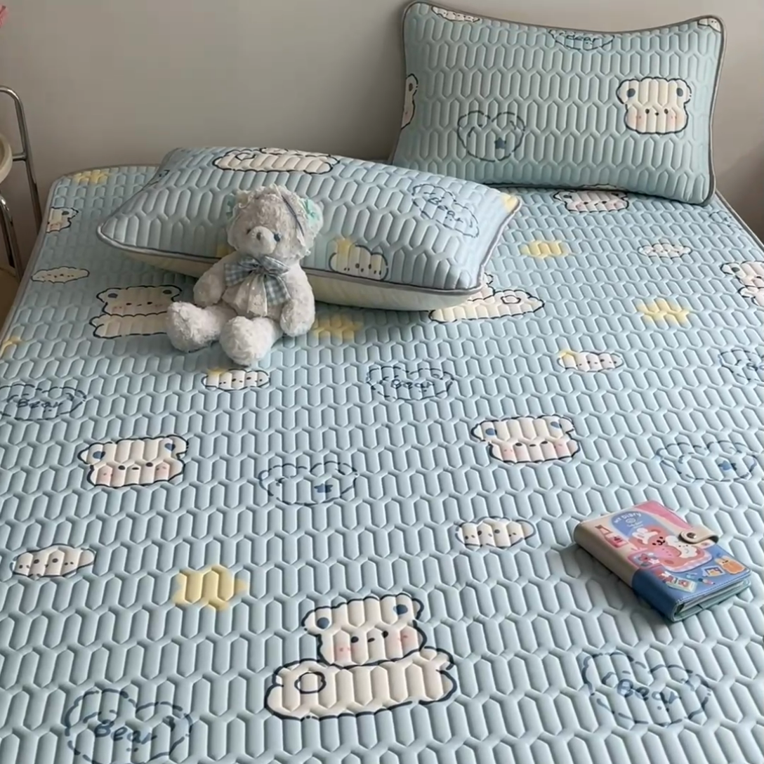 91家纺网 家纺一手货源 找家纺 沐慕 2024新款小清新印花乳胶凉席 云朵小熊