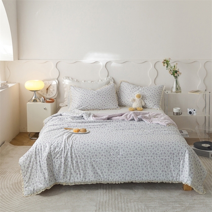 91家纺网 家纺一手货源 找家纺 有货 2024新款春夏新款法式针织棉印花夏被春秋被 紫玥