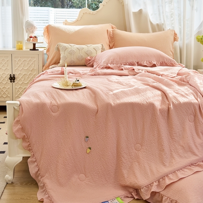 91家纺网 家纺一手货源 找家纺 米菲 2024新款泡泡棉纯色花边款夏被夏被四件套 浪漫橙