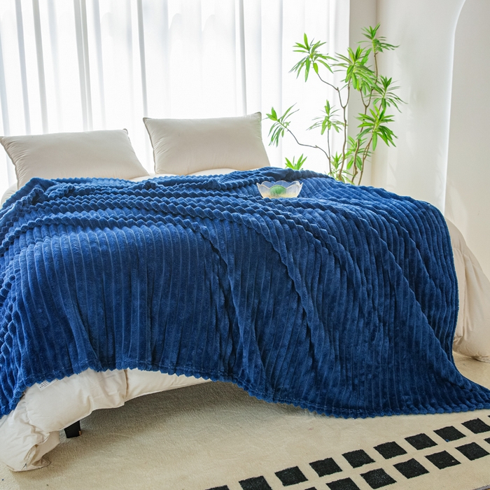 91家纺网 家纺一手货源 找家纺 卡琪曼 2024新款高克重魔法绒牛奶绒毛毯毯子 深蓝