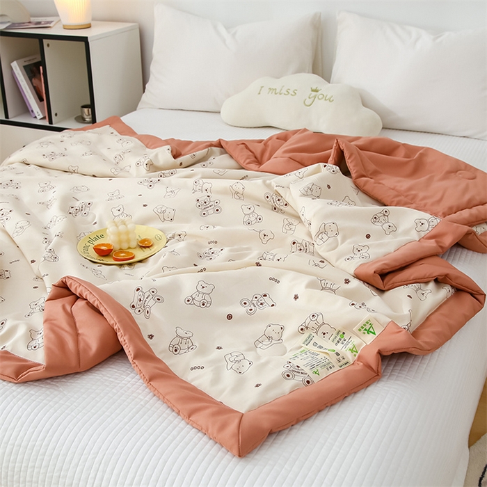 91家纺网 家纺一手货源 找家纺 爱宝被业 2025新款水洗棉麻双层纱夏凉被 小熊嘟嘟