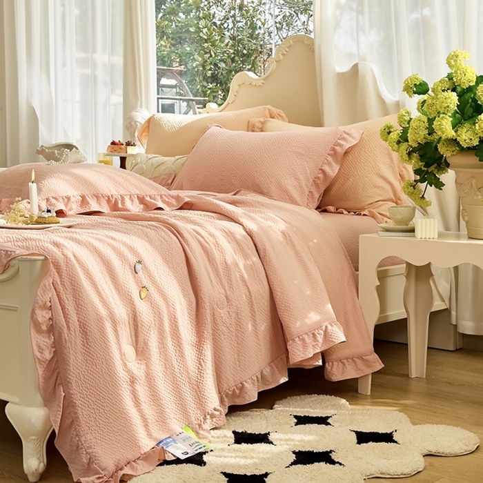 91家纺网 家纺一手货源 找家纺 米菲 2024新款泡泡棉纯色花边款夏被夏被四件套 浪漫橙