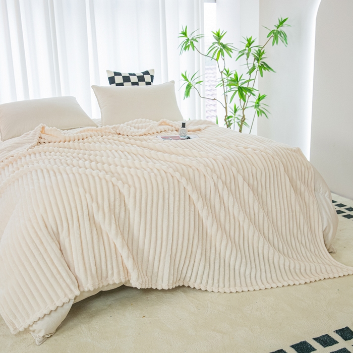 91家纺网 家纺一手货源 找家纺 卡琪曼 2024新款高克重魔法绒牛奶绒毛毯毯子 米白