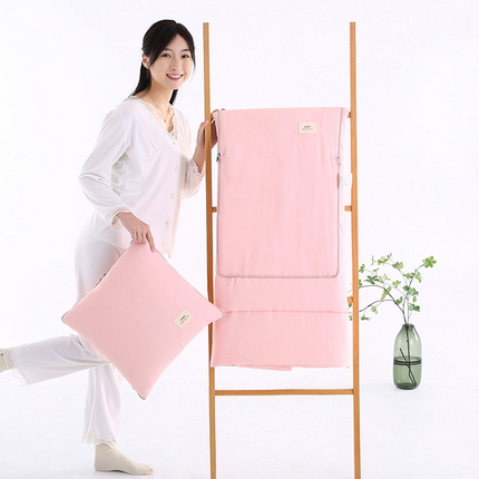 91家纺网 家纺一手货源 找家纺 多米家居 2024新款多功能两用抱枕被即刻享受抱枕被 樱桃粉