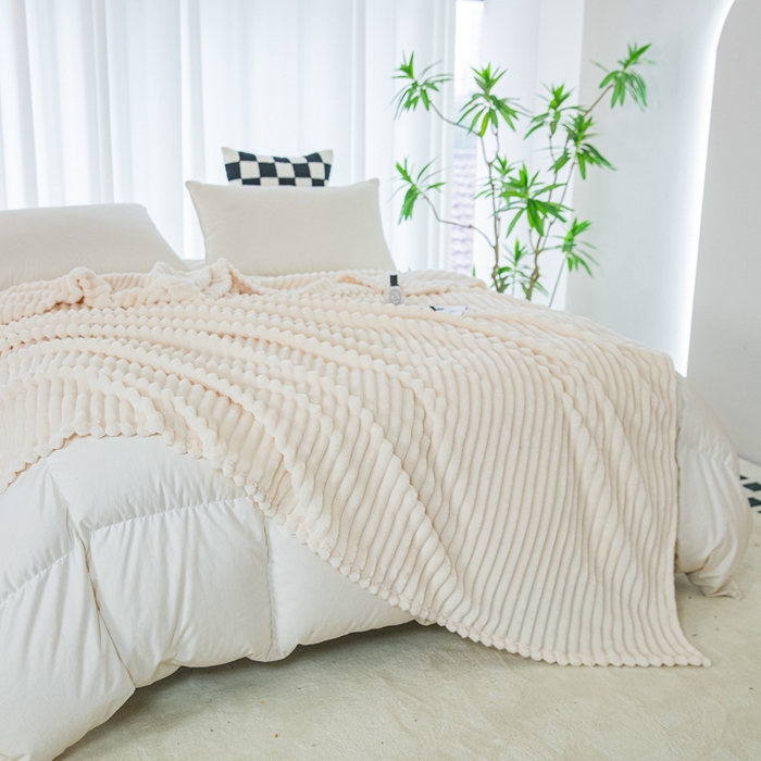 91家纺网 家纺一手货源 找家纺 卡琪曼 2024新款高克重魔法绒牛奶绒毛毯毯子 米白