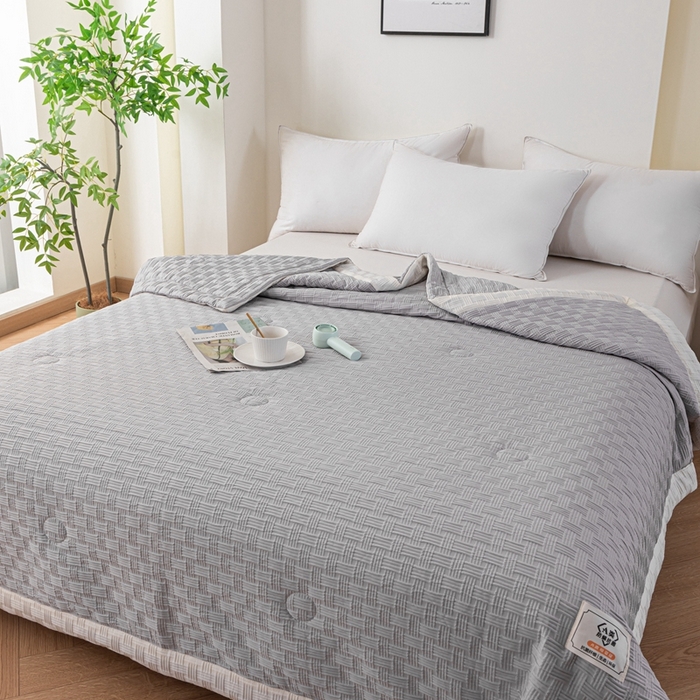 91家纺网 家纺一手货源 找家纺 爱宝被业 2025新款华夫格提花针织棉纤维夏被 绅士灰