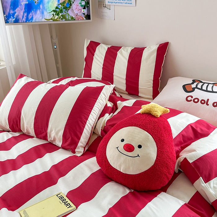 91家纺网 家纺一手货源 找家纺 2024新款大版枕套数码印花全棉四件套 红粗条纹