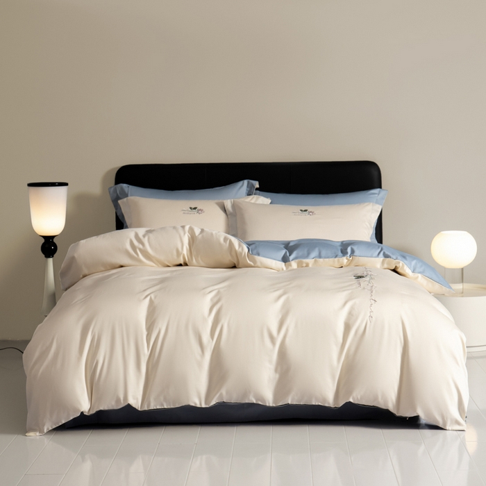 91家纺网 家纺一手货源 找家纺 秀色家纺 2025新款轻奢60支贡缎长绒纯棉四件套全棉简约清新刺绣花被套床单高级感 唤醒-奶昔白+天空蓝