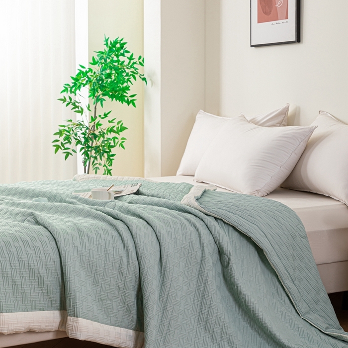 91家纺网 家纺一手货源 找家纺 爱宝被业 2025新款华夫格提花针织棉纤维夏被 水波绿