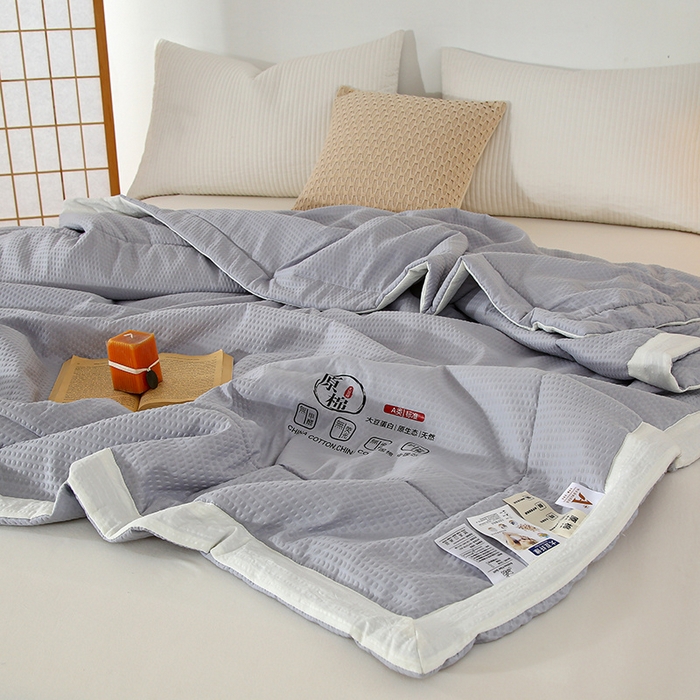 91家纺网 家纺一手货源 找家纺 爱宝被业 2025新款泡泡纱夏被 灰色