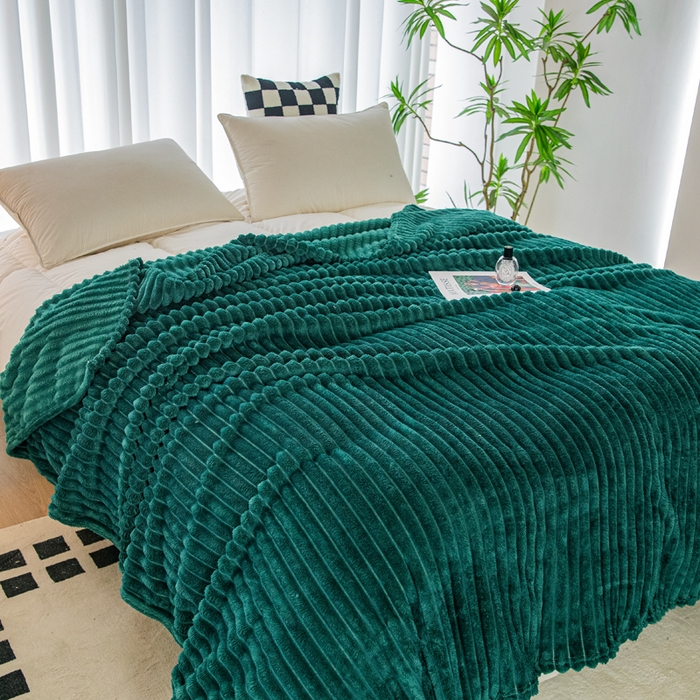 91家纺网 家纺一手货源 找家纺 卡琪曼 2024新款高克重魔法绒牛奶绒毛毯毯子 墨绿