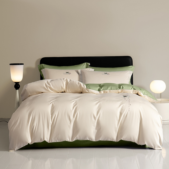 91家纺网 家纺一手货源 找家纺 秀色家纺 2025新款轻奢60支贡缎长绒纯棉四件套全棉简约清新刺绣花被套床单高级感 奶昔白+莺茶绿