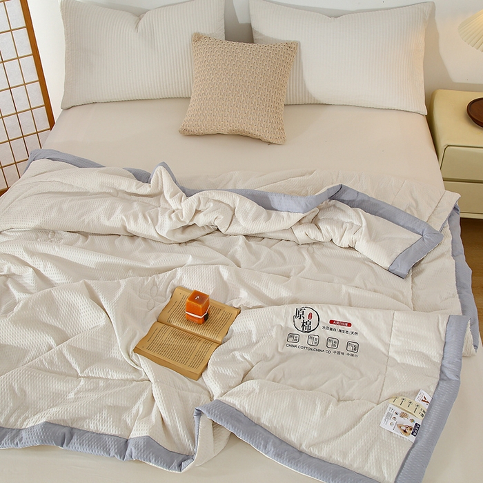 91家纺网 家纺一手货源 找家纺 爱宝被业 2025新款泡泡纱夏被 米黄