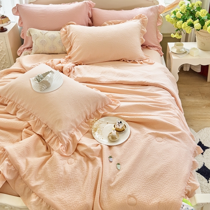 91家纺网 家纺一手货源 找家纺 米菲 2024新款泡泡棉纯色花边款夏被夏被四件套 樱花粉